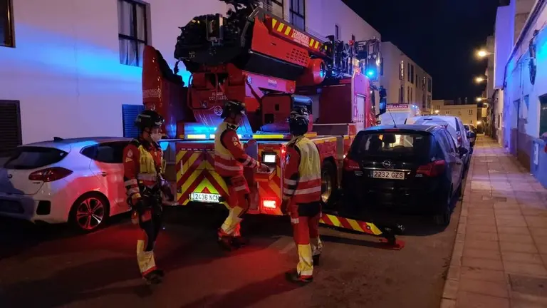 Los bomberos en la intervenci&oacute;n de Los Alonso.