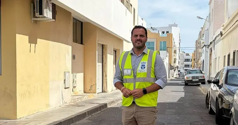 El alcalde este jueves en la zona donde se va a realizar la obra.