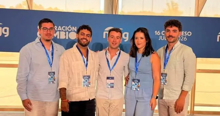 Imagen de los representantes de las Nuevas Generaciones de Lanzarote y La Graciosa con el nuevo presidente nacional