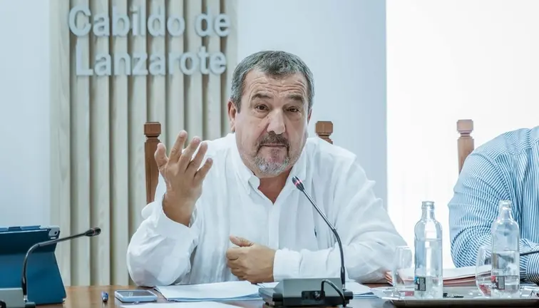 Miguel &Aacute;ngel Jim&eacute;nez en el pleno del Cabildo de Lanzarote.