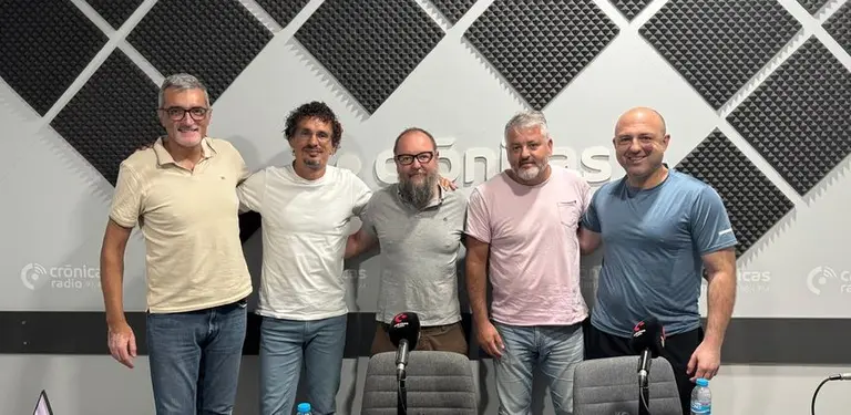 De izquierda a derecha Marci Acu&ntilde;a, Alby Ram&iacute;rez, Francisco De Sande, David de la Hoz y Jaime Camarasa este mi&eacute;rcoles en el estudio de Cr&oacute;nicas Radio.