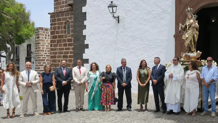 El presidente del Cabildo acompa&ntilde;&oacute; a la alcaldesa de Teguise y a los miembros de la Corporaci&oacute;n de La Villa durante la sentida procesi&oacute;n