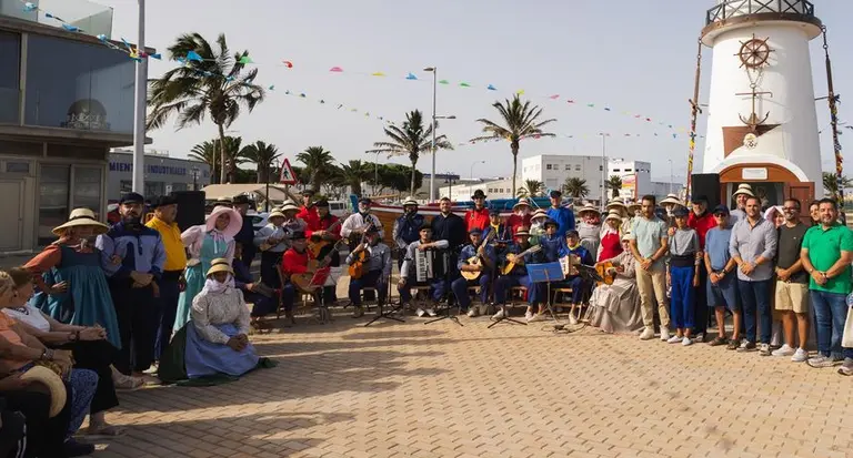 Arrecife recuerda, dentro de la semana de la Festividad del Carmen, a las v&iacute;ctimas del Cruz del Mar. El alcalde Yonathan de Le&oacute;n presidi&oacute; el acto junto a otras autoridades 