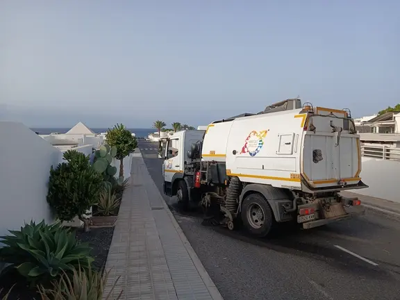 Trabajos de limpieza en la zona de La Concha.