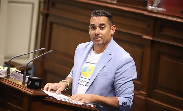 Yon&eacute; Caraballo en el Parlamento de Canarias