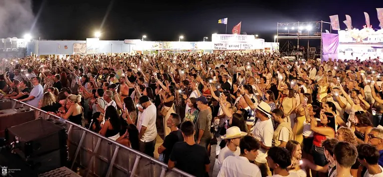 Imagen de archivo del p&uacute;blico asistente disfrutando de las fiestas de Puerto del Carmen.