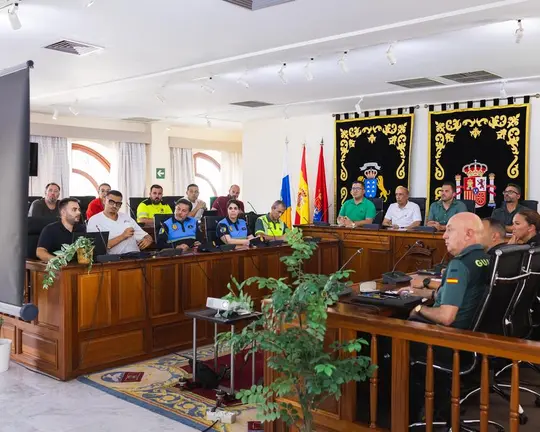 El alcalde Yonathan de León presidió hoy la Junta Local Extraordinaria de Seguridad para los despliegues por las Fiestas de San Ginés.