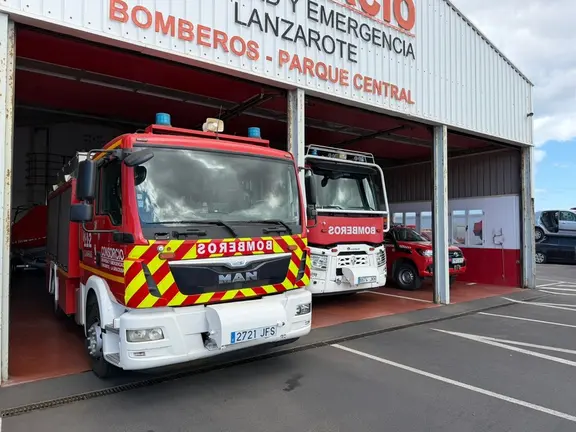 Imagen de archivo de los camiones de los bomberos.