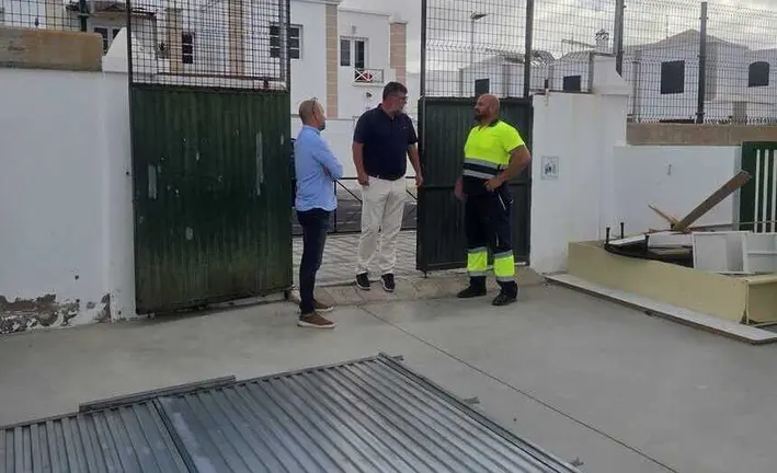 Isidro P&eacute;rez y Ra&uacute;l de Le&oacute;n en uno de los centros de Playa Honda.