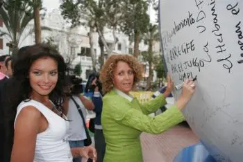 LA CONSEJERA DE DEPORTES DEL CABILDO SALUDÓ EFUSIVAMENTE A JOAN LAPORTA.