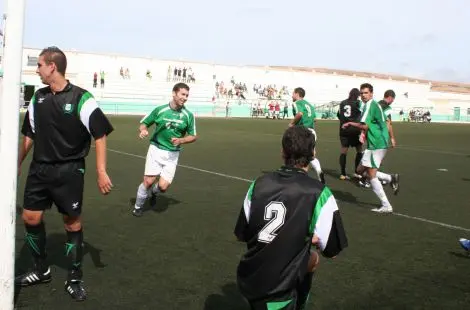 MACIOT DÉVORA, EN UN PARTIDO CON LA UD. LANZAROTE LA PASADA CAMPAÑA.