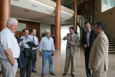 LOS REPRESENTANTES DE LOS EQUIPOS CANARIOS DE 2ºB SE REUNIERON EN LANZAROTE CON EL DIRECTOR DE LA TVCA, SANTIAGO GONZÁLEZ.