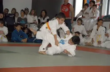 LOS JUDOKAS OFRECIERON UN GRAN ESPECTÁCULO. 