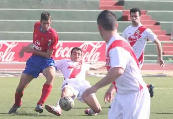 RAÚL VOLVIÓ AL ONCE ROJILLO Y DIO SEGURIDAD ATRÁS.