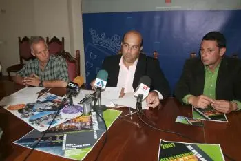 RAMÓN MENDOZA, LUIS ARRÁEZ Y LUIS MORALES DURANTE LA PRESENTACIÓN. 