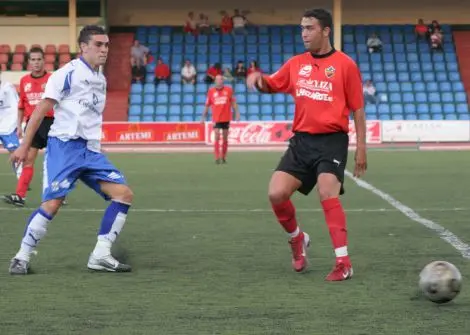 DAVID MARTÍN DIRIGIÓ CON MAESTRÍA AL EQUIPO EN LA SEGUNDA MITAD.