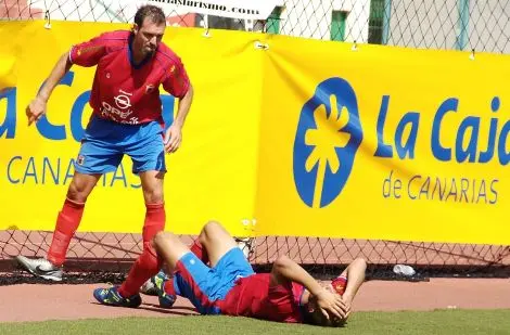 LOS ROJILLOS NO TUVIERON SUERTE ANTE EL PÁJARA. 