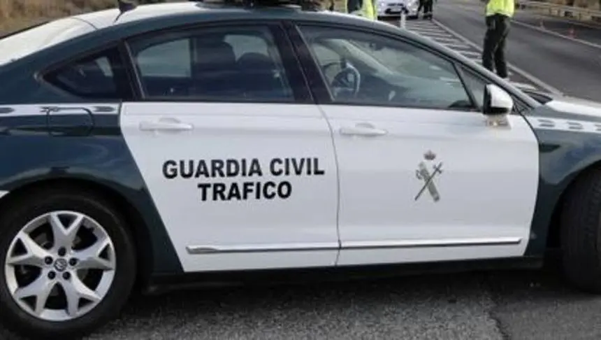 Vehículo de la Guardia Civil de Tráfico.