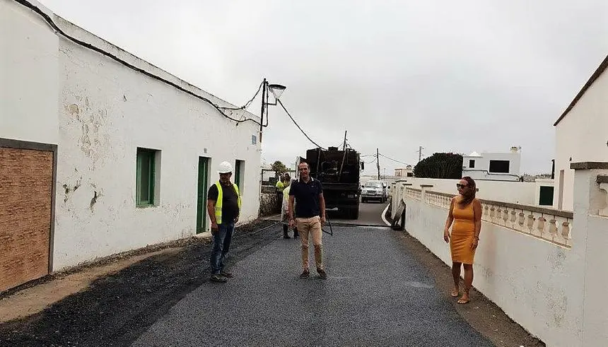 Imagen de la visita del alcalde a las obras de Ye.