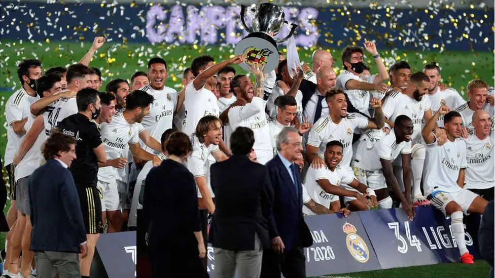 Imagen de la celebración del Real Madrid tras el encuentro con el Villarreal. COPE.ES