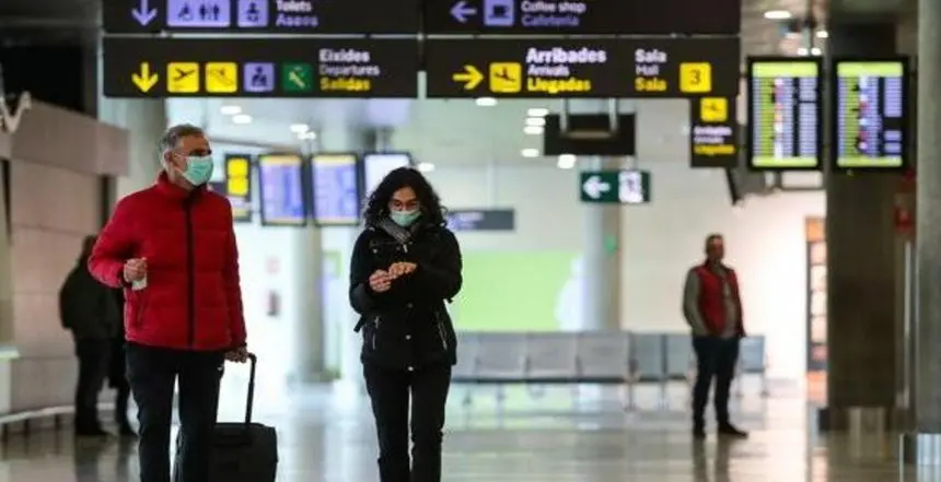 Los turistas británicos que viajen a España estarán obligados a guardar cuarentena a su regreso.