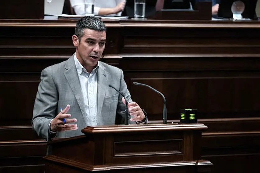 19.02.2020. Santa Cruz de Tenerife. El presidente del Parlamento de Canarias, Gustavo Matos, preside el pleno parlamentario.© Pepe Torres/Parlamento de Canarias.