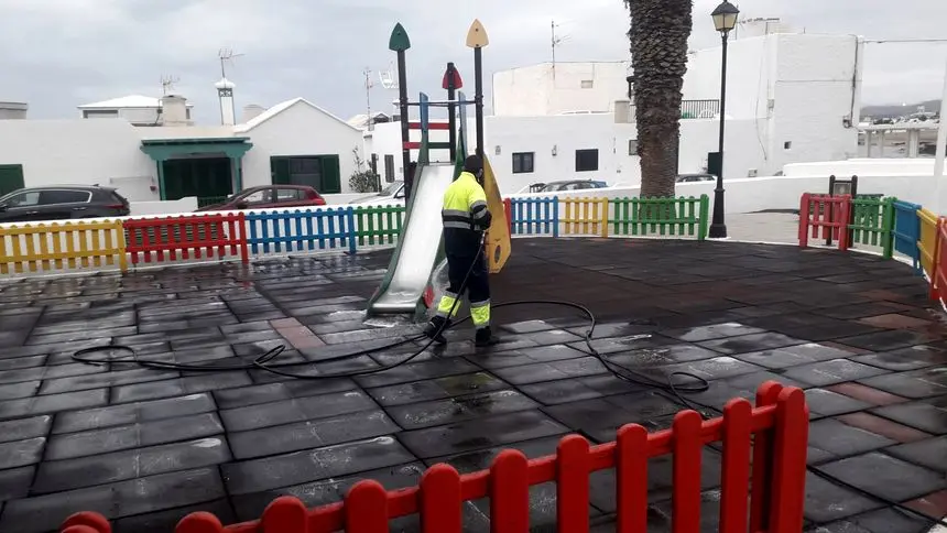 DESINFECCIÓN PARQUES INFANTILES  (3)