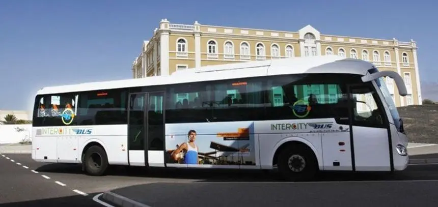 Imagen de archivo de una guagua de Lanzarote.