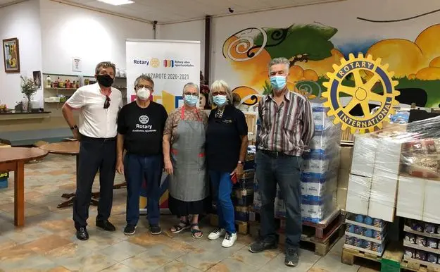 Donación de alimentos por Rotary Lanzarote a Sor Ana. Entrega realizada recientemente en la sede de la ONG
