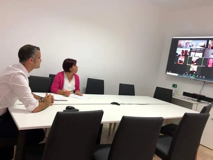 ALEXIS TEJERA Y ALMA GLEZ EN VIDEOCONFERENCIA CON COMERCIANTES