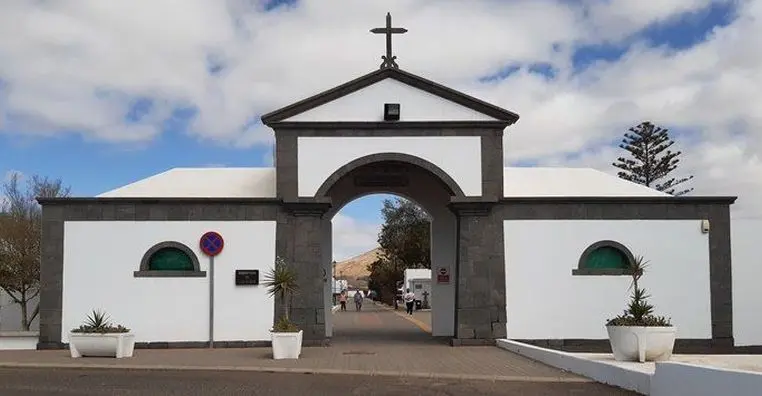 Exterior del cementerio municipal de Arrecife