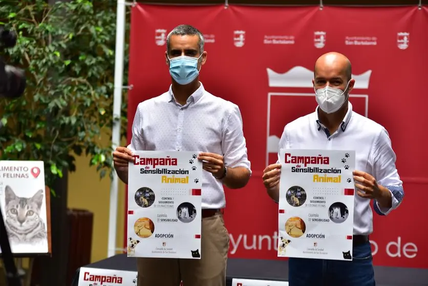 ALEXIS TEJERA Y RAÚL DE LEÓN PRESENTANDO CAMPAÑA ANIMALES 3