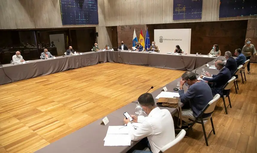 Imagen de la reunión de este lunes por la tarde en Santa Cruz de Tenerife.