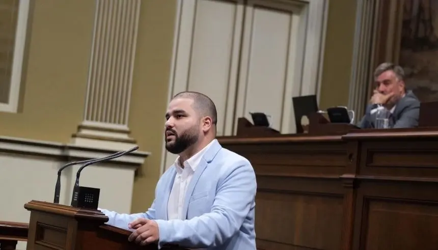 Jesús Machín en una de sus intervenciones en la Cámara autonómica.