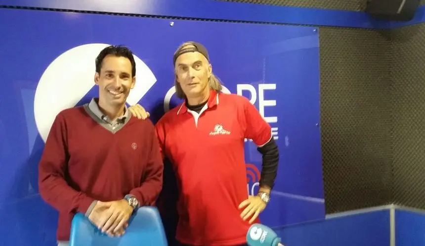 Jaime Verástegui y Chechu Herrero en el estudio de Crónicas Radio-COPE Lanzarote de Arrecife.