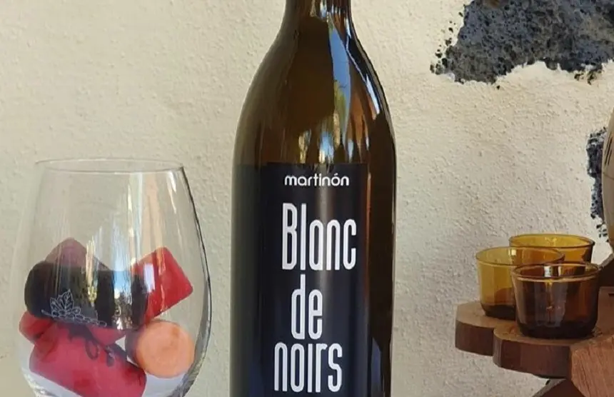 Botella de Blanc de Noirs.