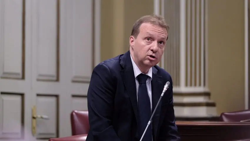 Miguel Ángel Ponce en el Parlamento de Canarias.