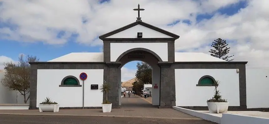 Exterior del cementerio municipal de Arrecife