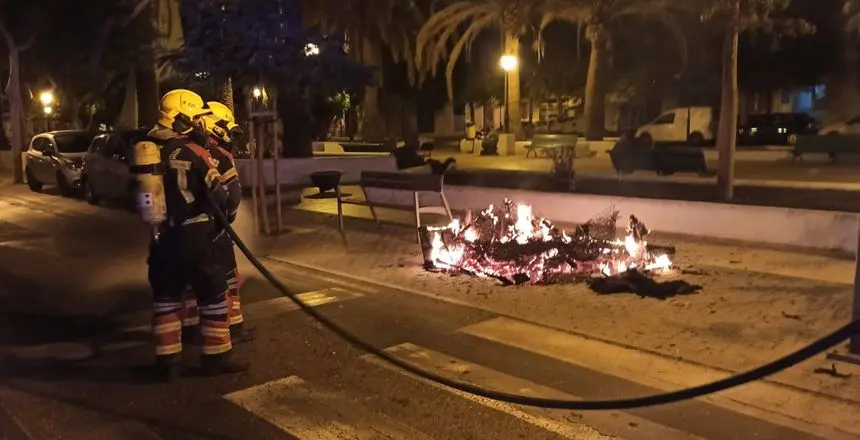 Imagen de cómo quedó el contenedor en el parque Simón Bolívar.