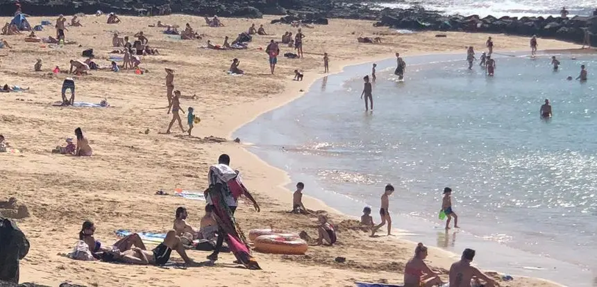 Imagen de la venta ambulante que se ha producido este martes por la mañana en Playa Flamingo.