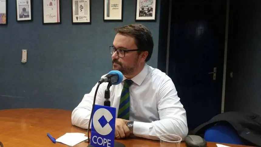 Asier Antona en los estudios de COPE.