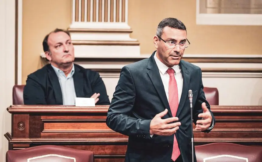OSWALDO B EN PARLAMENTO