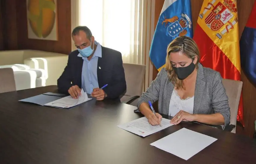 firma adenda convenio Cueva de Los Verdes