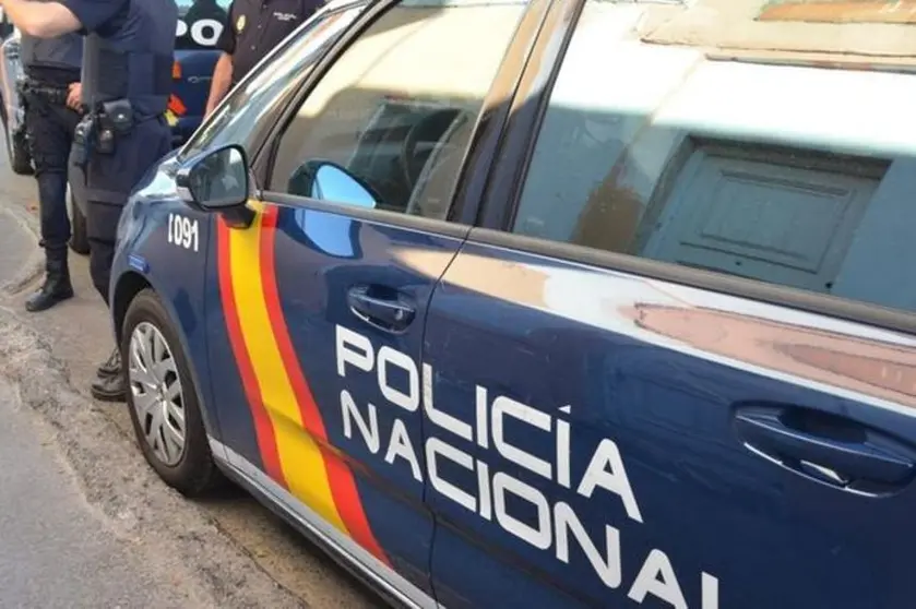 herido-grave-un-policia-nacional-tras-volcar-su-coche-al-ser-embestido_1_