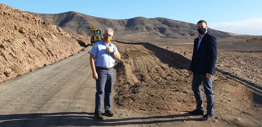 Óscan Noda y Ángel Domínguez visitando la zona 2 