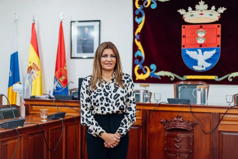 María Jesús Tovar, concejal del Ayuntamiento de Arrecife. Imagen en el salón de plenos