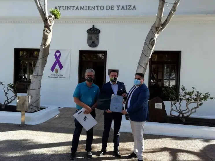 Óscar Noda y Ángel Domínguez junto a Carlos Cejudo(2)