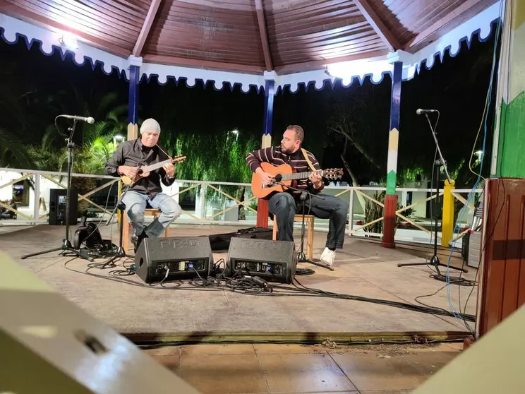 Concierto de Alexis Lemes y Adrian Niz, Pueblo Marinero Costa Teguise  (11) 