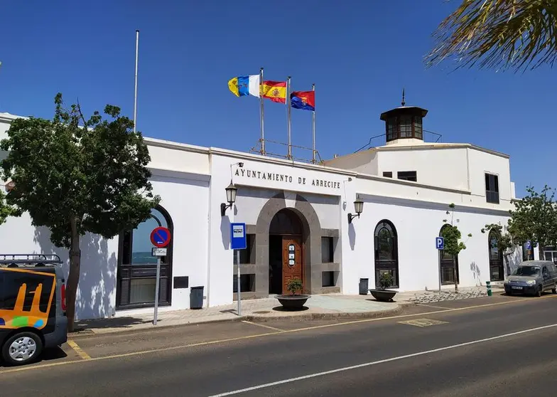 Exterior del edificio central del Ayuntamiento de Arrecife