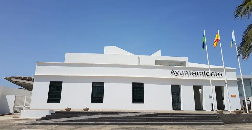 Exterior-del-edificio-del-Ayuntamiento-de-Tías